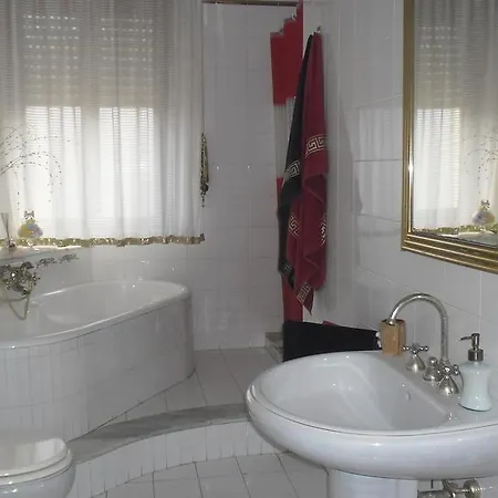 Moonaurora לינה וארוחת בוקר